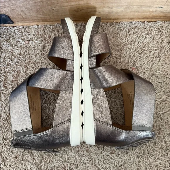 Comfortiva Pacifica Strappy Sandals women’s size 7 - Picture 5 of 9